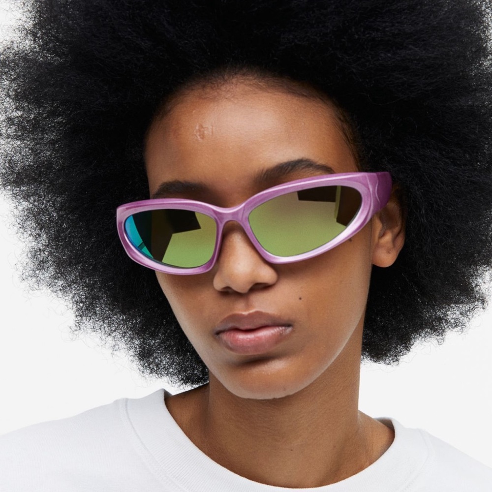 NEW‼️ Sporty Y2K Sunglasses - Picture 3 of 9
